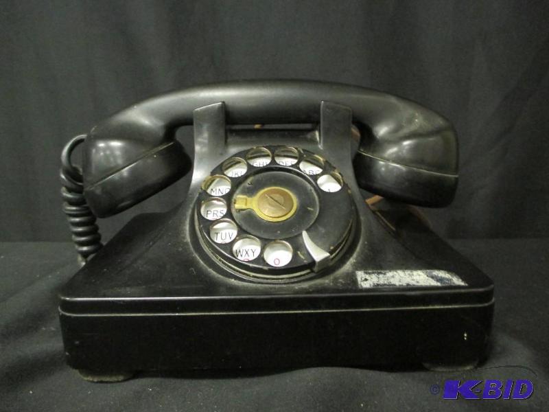 lot 44 image: Vintage Black Phone