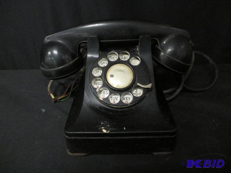 lot 45 image: Vintage Black Bell Phone Rotary