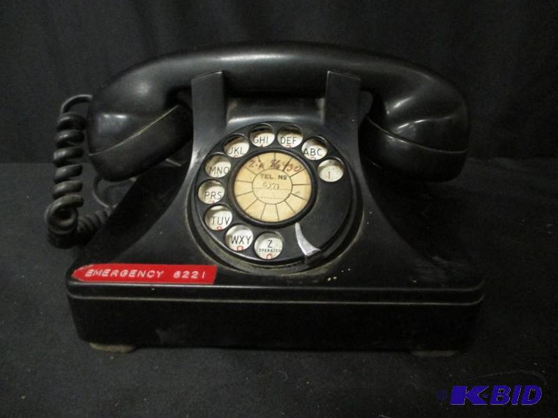 lot 48 image: Vintage Black Telephone