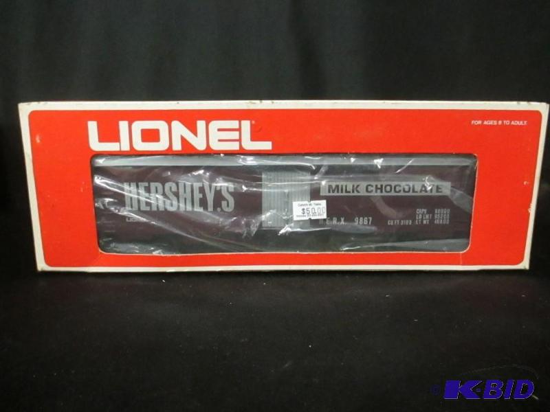 lot 72 image: Vintage Lionel Train Hersheys Billboard Reefer 6-9867 Original Box