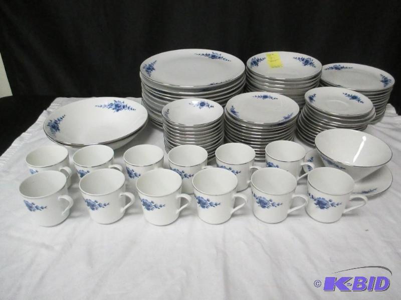lot 84 image: Wonderful China Set with Floral Design for 12 Eschenbach Bavarian Germany