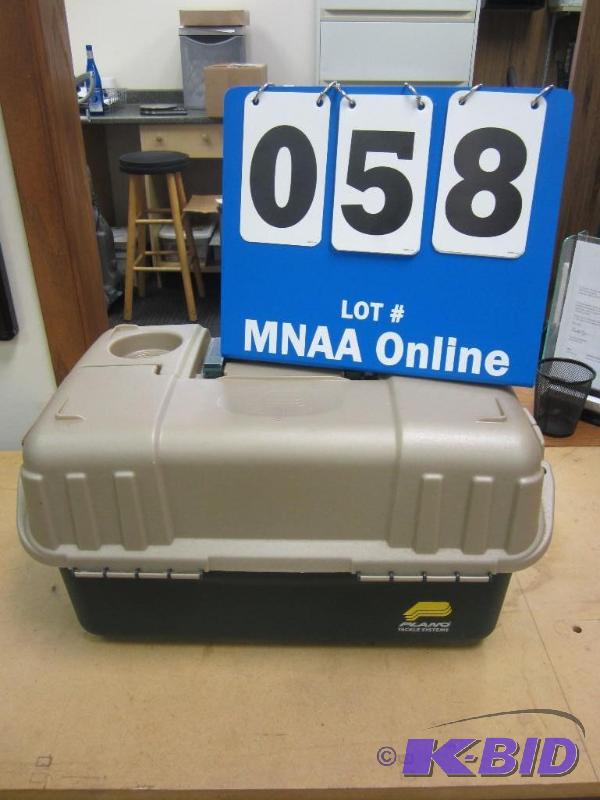 Fishing tackle box