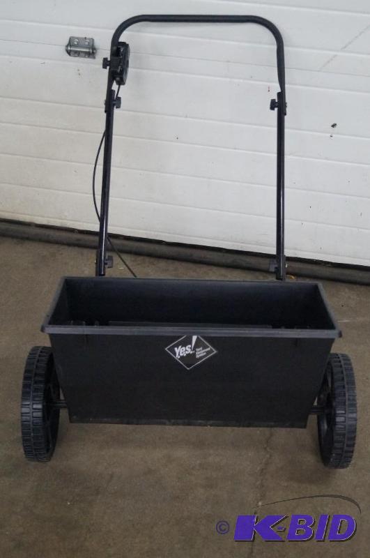 lawn spreader