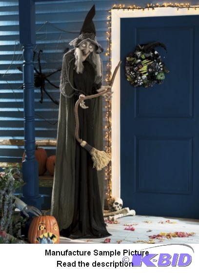 Standing Witch - Come a little closer, dearie...