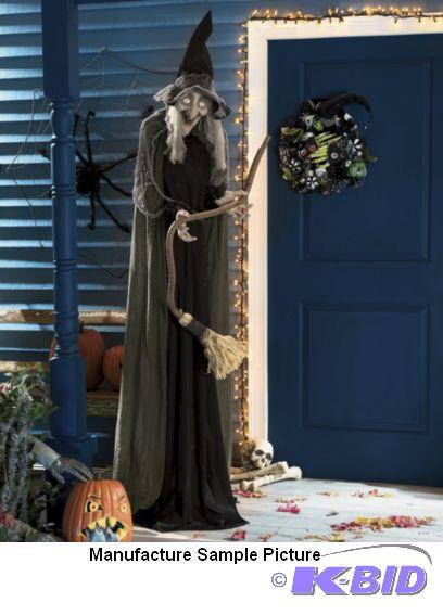 Standing Witch - Come a little closer, dearie...