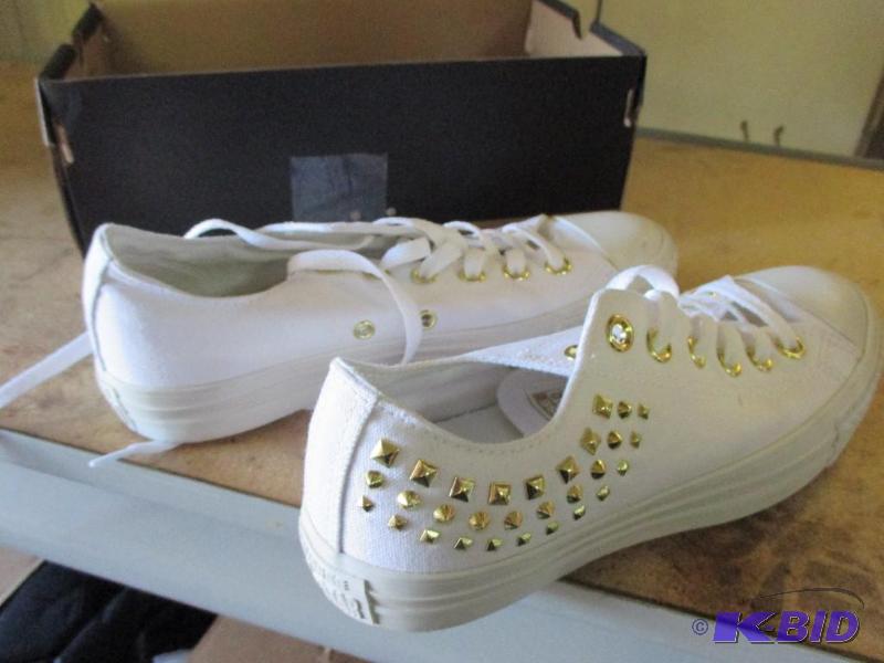 Converse all stars, size 7.5...