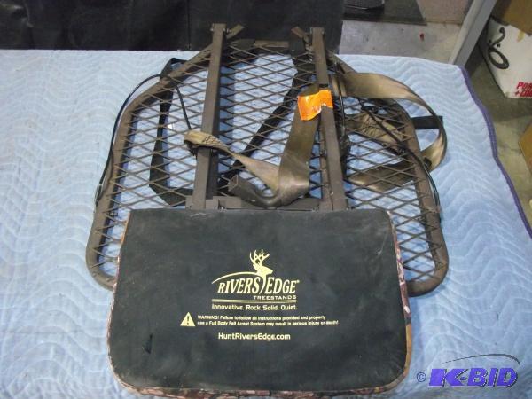 Rivers Edge Portable Tree Stand   Padded seat...