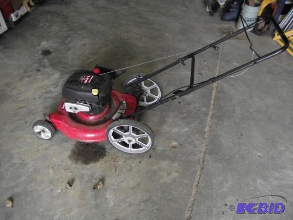 22&quot Yard Machine Lawn Mower   6.0 HP Bri...