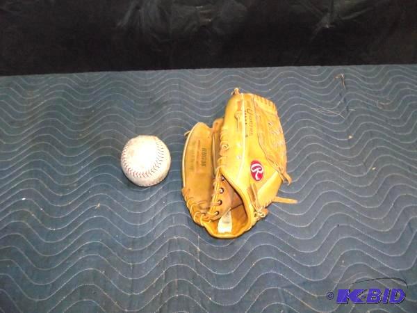 Rawlings SoftballBaseball Glove With Softbal...