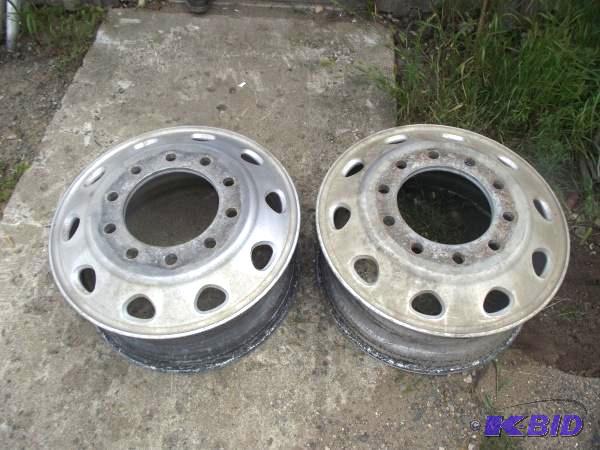 (2) 22.5&quot&nbsp Aluminum 10 Bolt Hub Pil...