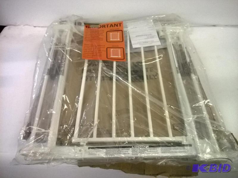 lot 44 image: North States Supergate Easy Close Metal Baby Gate, White