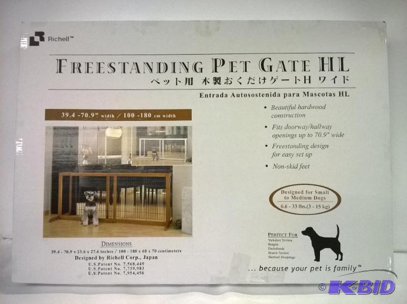 lot 47 image: Tall Wooden Freestanding Pet Gate, Richell 94147