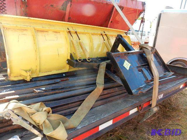 SKID Steer Plow.. Good shape.. Cant see any b...