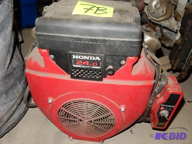 Honda 24 V Twin Motor.Looks like a straight s...