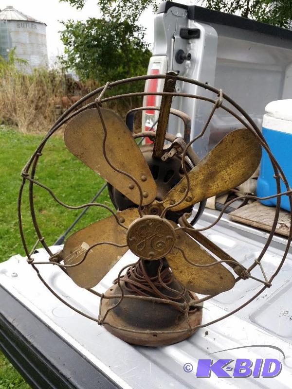 Vintage GE Fan in Working condition...