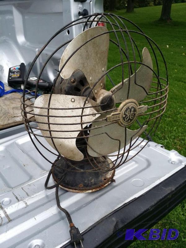 Vintage GE Desk fan in working order...