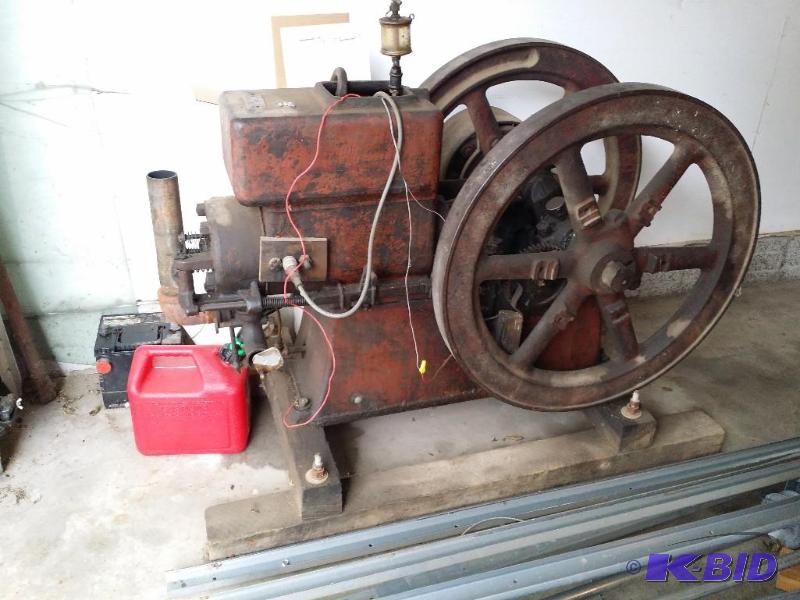 5 HP Hit & Miss Motor 425 RPM
