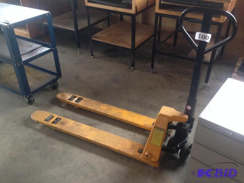 lot 100 image: Narrow pallet jack. Works....