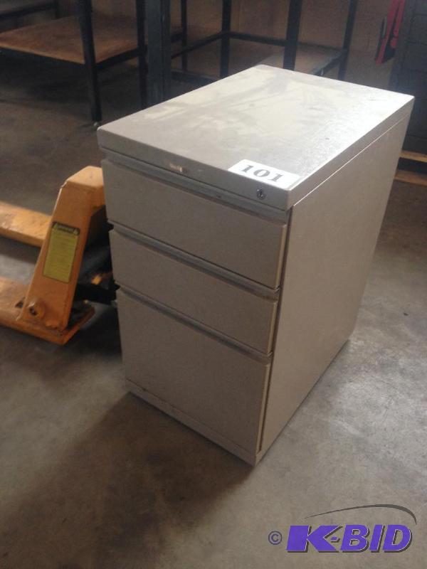 lot 101 image: 3 drawer cabinet unit....