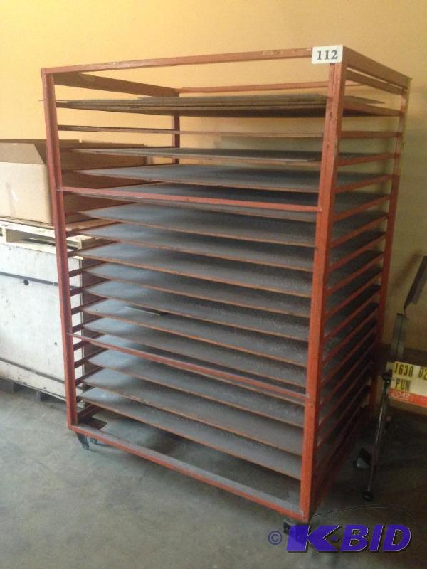 lot 112 image: Large multi-shelf unit  drying rack....