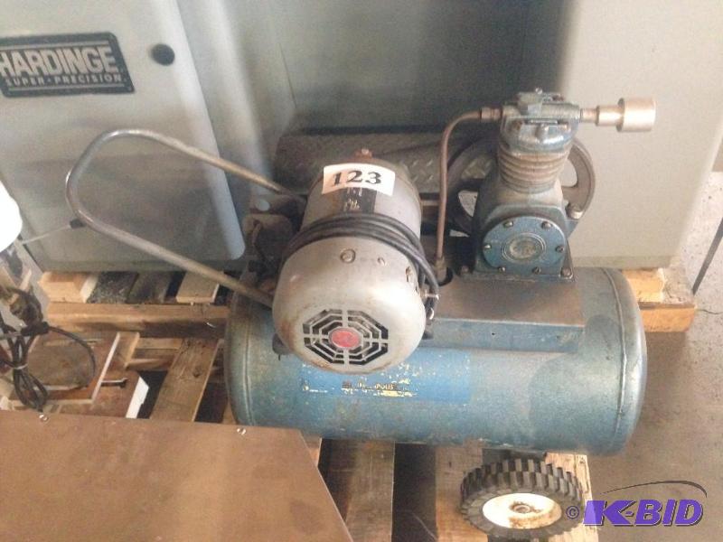 lot 123 image: Air compressor....