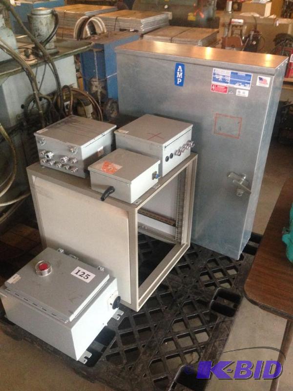lot 125 image: Pallet lot (pallet NOT included) of misc elec...
