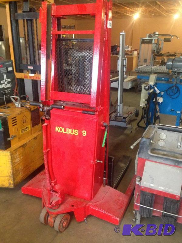 lot 14 image: Manual walk behind forklift....