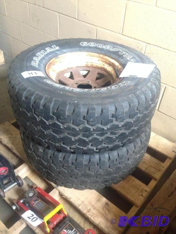 lot 18 image: Set of 2 used Goodyear Wrangler 33 x 12.50 R1...