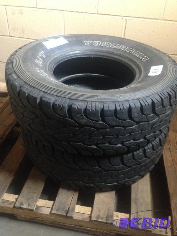 lot 19 image: Set of 2 used Yokohama Geolandar AT tires. 2...