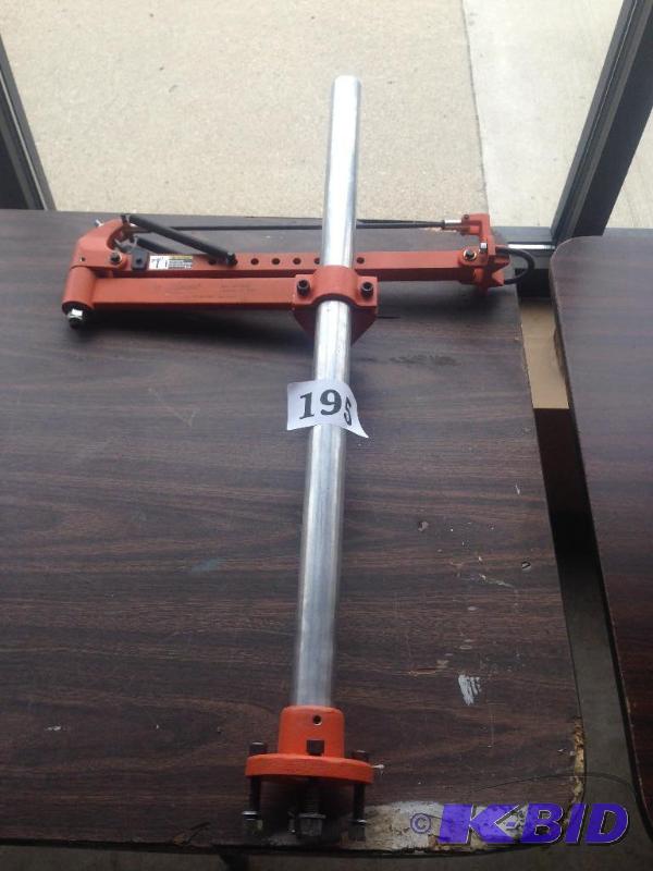 lot 195 image: Cleco tool balancing arm....