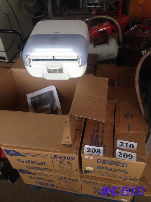 lot 208 image: Lot of 3 Georgia Pacific SofPull Tork Matic p...