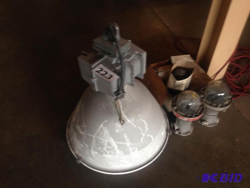 lot 223 image: Lot of misc. warehouse lights, bulb, and 2 ot...