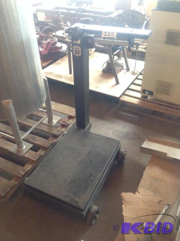 lot 225 image: Detecto 1,000 lb scale, 12 lb increments....