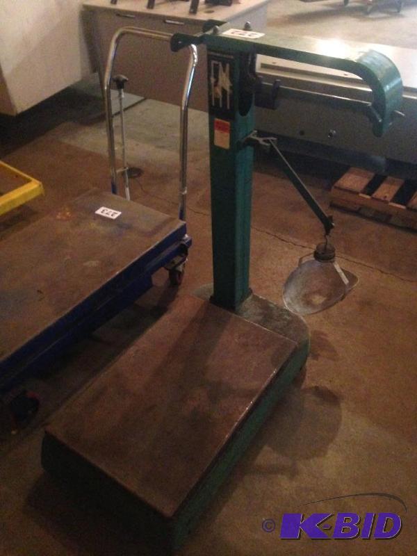 lot 272 image: Fairbanks Morse 1,000 lb scale....