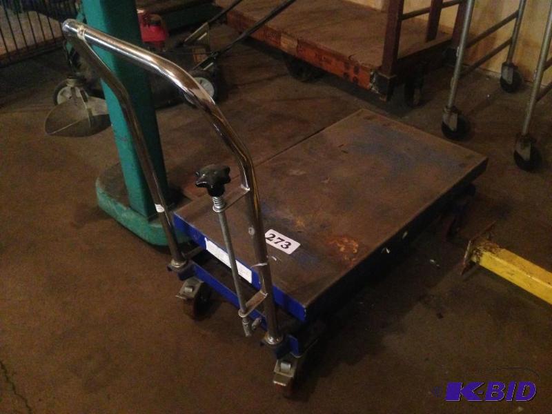 lot 273 image: Hydraulic lifting cart. No foot pedal....