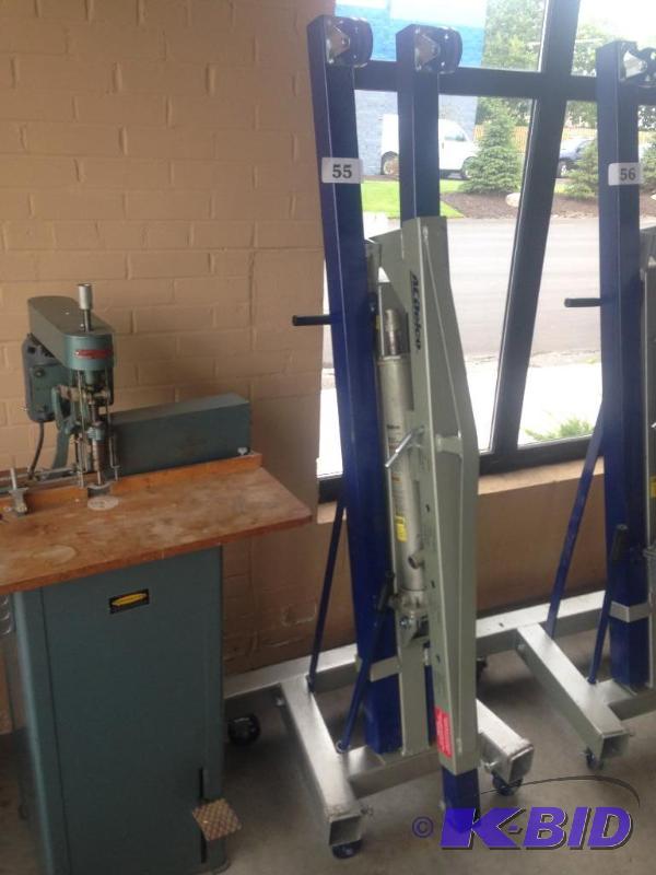 lot 55 image: AC Delco cherry picker engine hoist 2 ton cap...