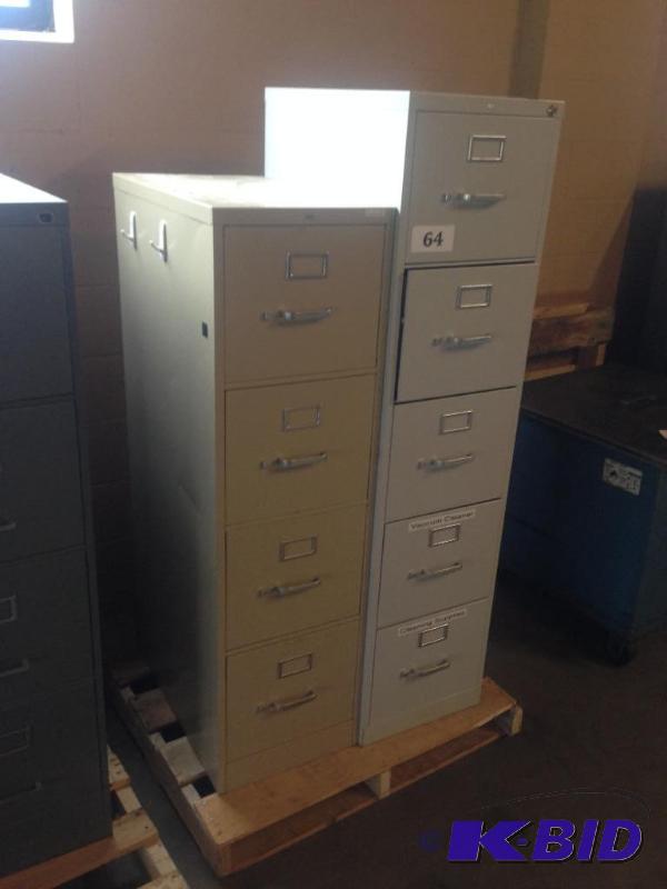 lot 64 image: Lot of 2 metal filing cabinets. 1 4-drawer an...