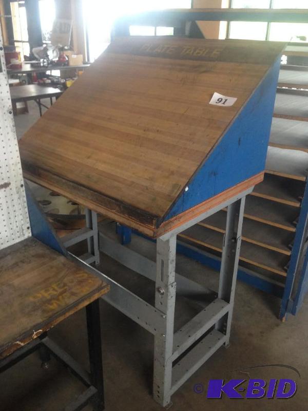 lot 91 image: Angled work station....