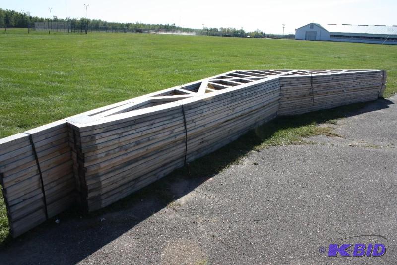 Lot of (17) Gable Age Roof Trusses - 28 Leng...