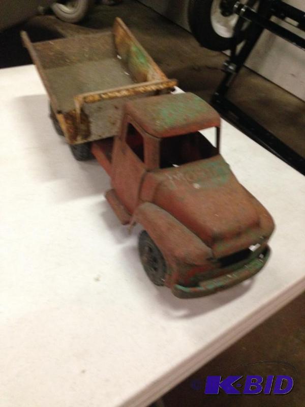 lot 6 image: 57 Buddy L Tandem hyd. dump truck     ...