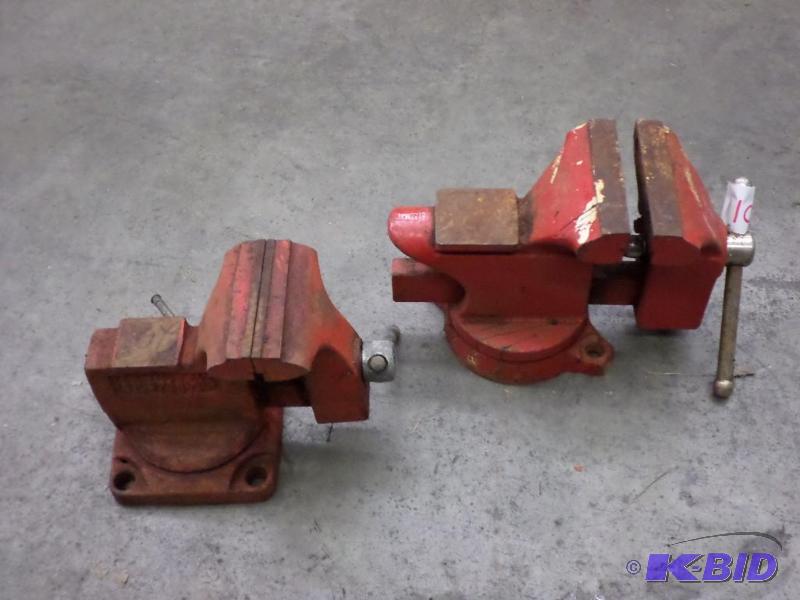 lot 100 image: (2) Bench Vises, 3" & 4"...