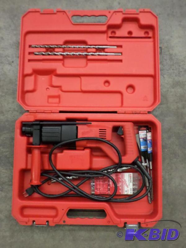 lot 102 image: Milwaukee 12" Rotary Hammer Set With Bi...