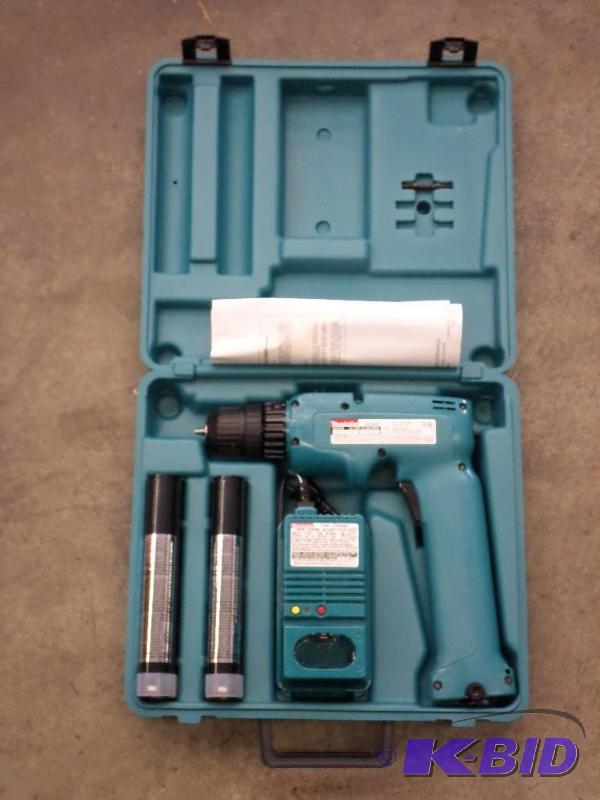 lot 108 image: Makita 9.6Volt Cordless Drill Set...
