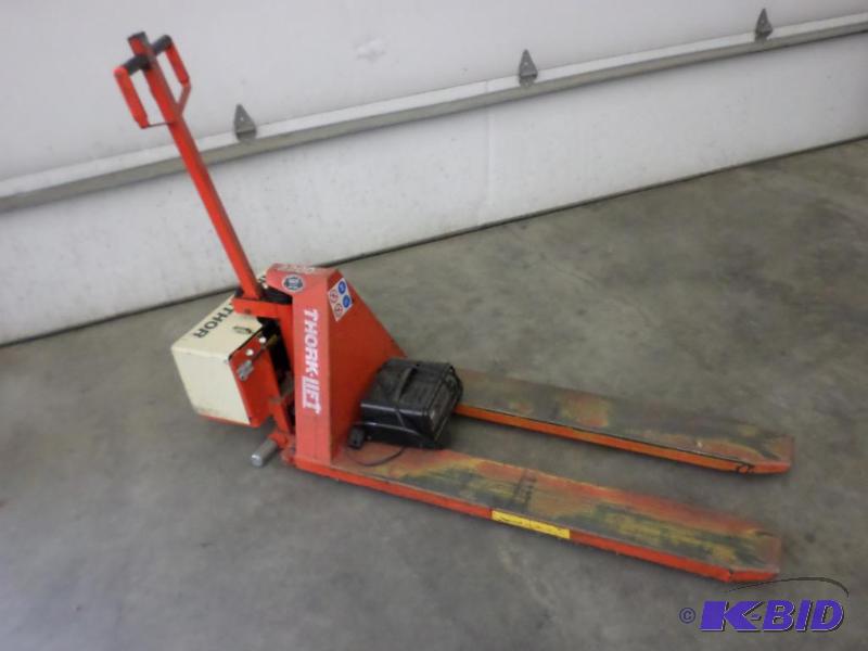 lot 15 image: Interthor Thork-Lift 2200# Electric 12Volt Pa...