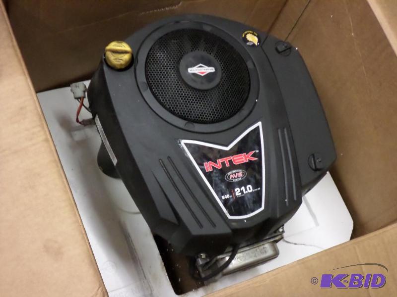 lot 39 image: Brigs & Stratton Intek 21HP Lawn Mower En...
