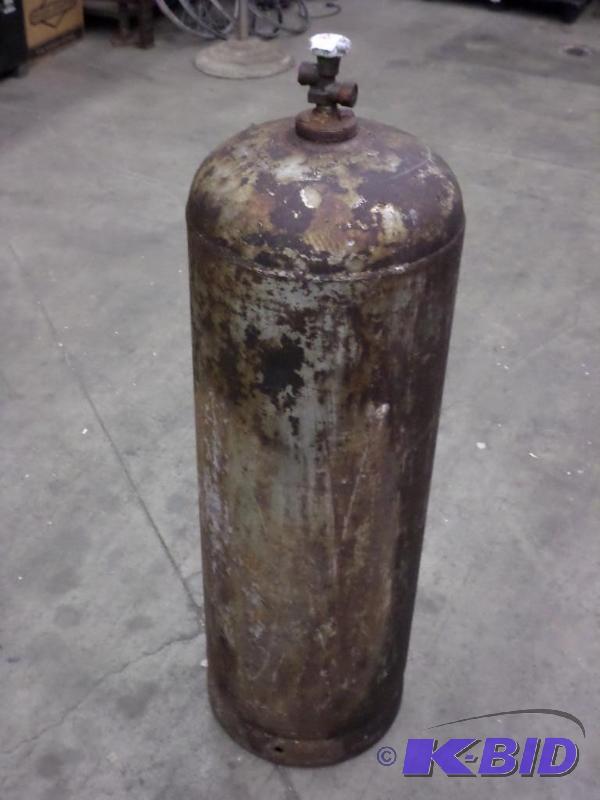lot 48 image: 100# LP Tank...