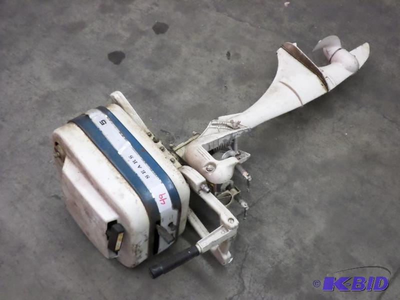 lot 49 image: Vintage Sears 5HP Outboard Motor, Turns Over...