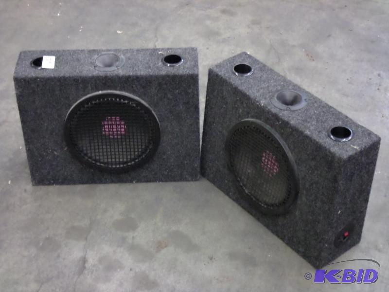 lot 57 image: (2) 450Watt Truck Speakers...