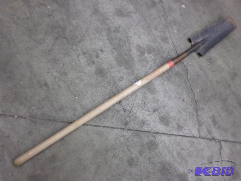 lot 65 image: (1) PlantingTrenching Shovel...