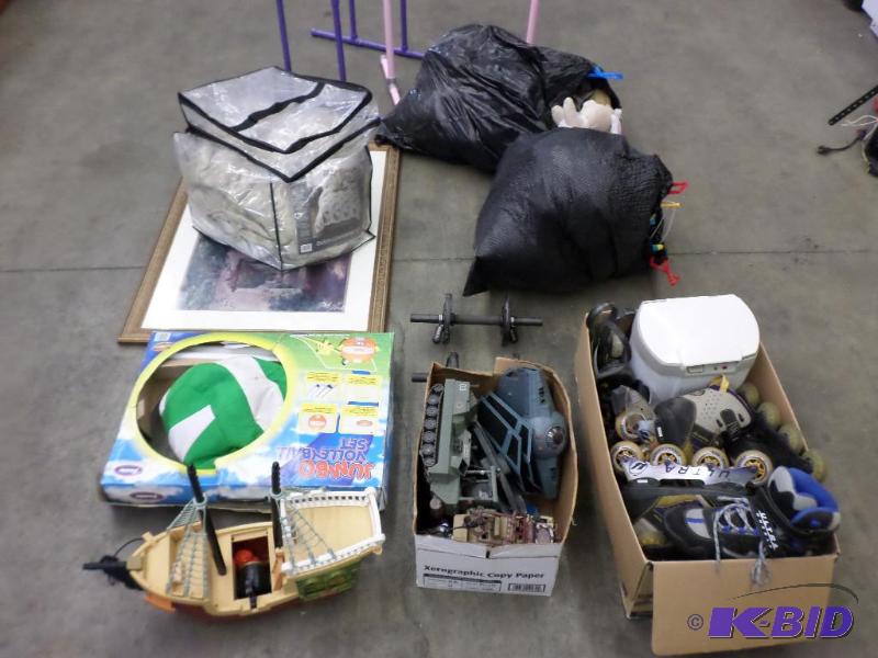 lot 81 image: Pallet Lot Bag Of Stuffed Animals, Selection...